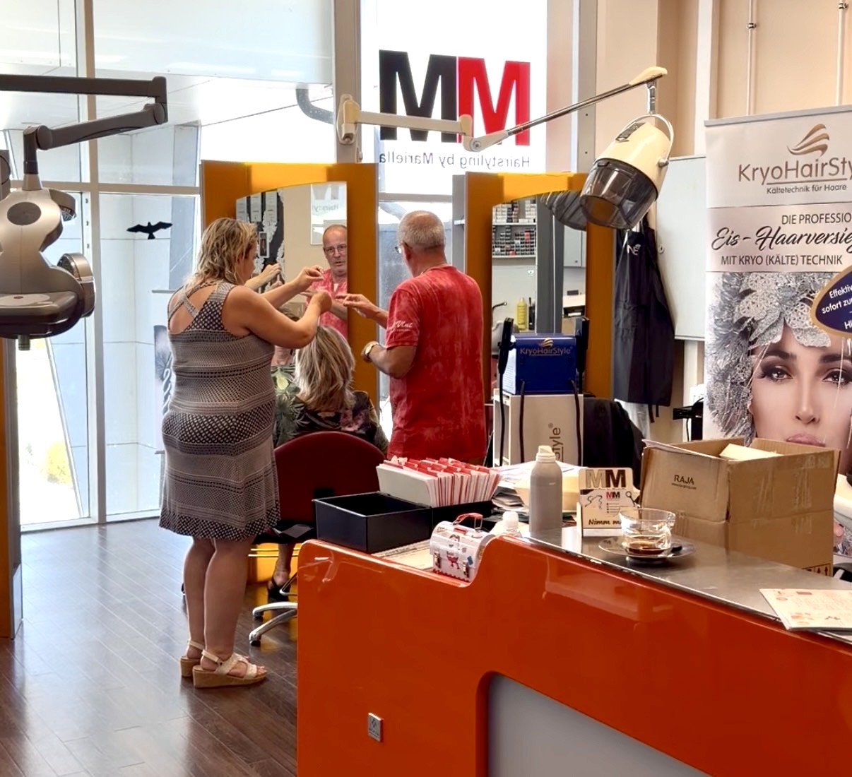 Saloninhaberinnen erleben KryoHairStyle bei einem Experience Day