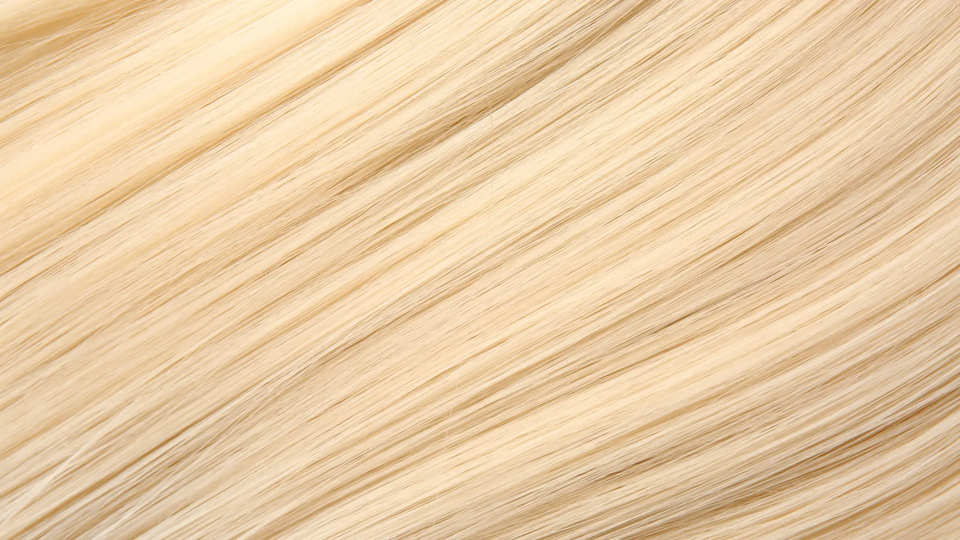 Glänzendes blondes Haar nach der KryoHairStyle Behandlung